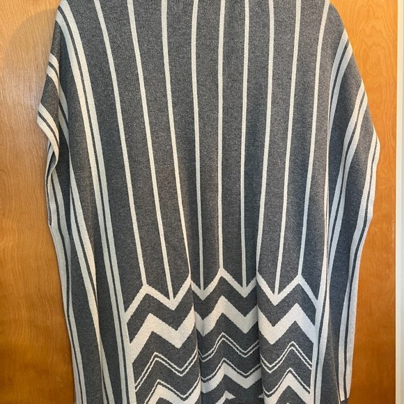 Bohemian Oversized Poncho Vest // Ann Taylor LOFT Outlet Women's Size XS/S - Picture 4 of 5